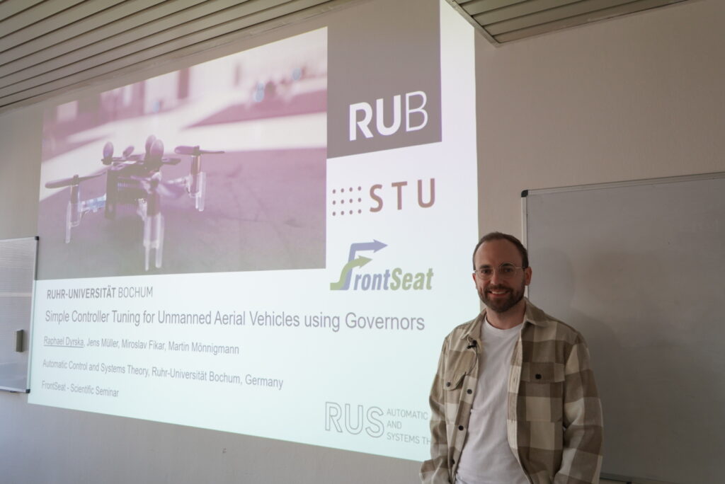 Raphael Dyrska presenting at STU
